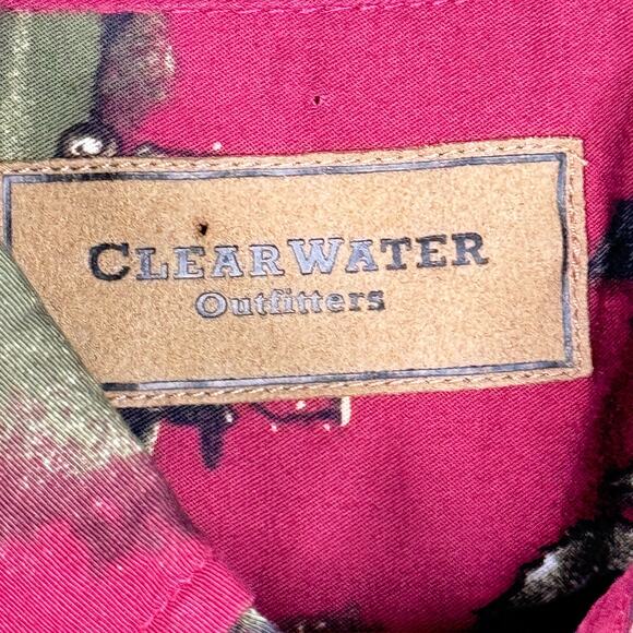 Clearwater Outfitters Short Sleeve Button Down Golfing Santa Christmas Casual - Picture 4 of 4